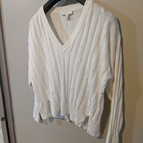 2/$20 TOPSHOP White Loose V-neck Knit Sweater - Picture 6 of 13